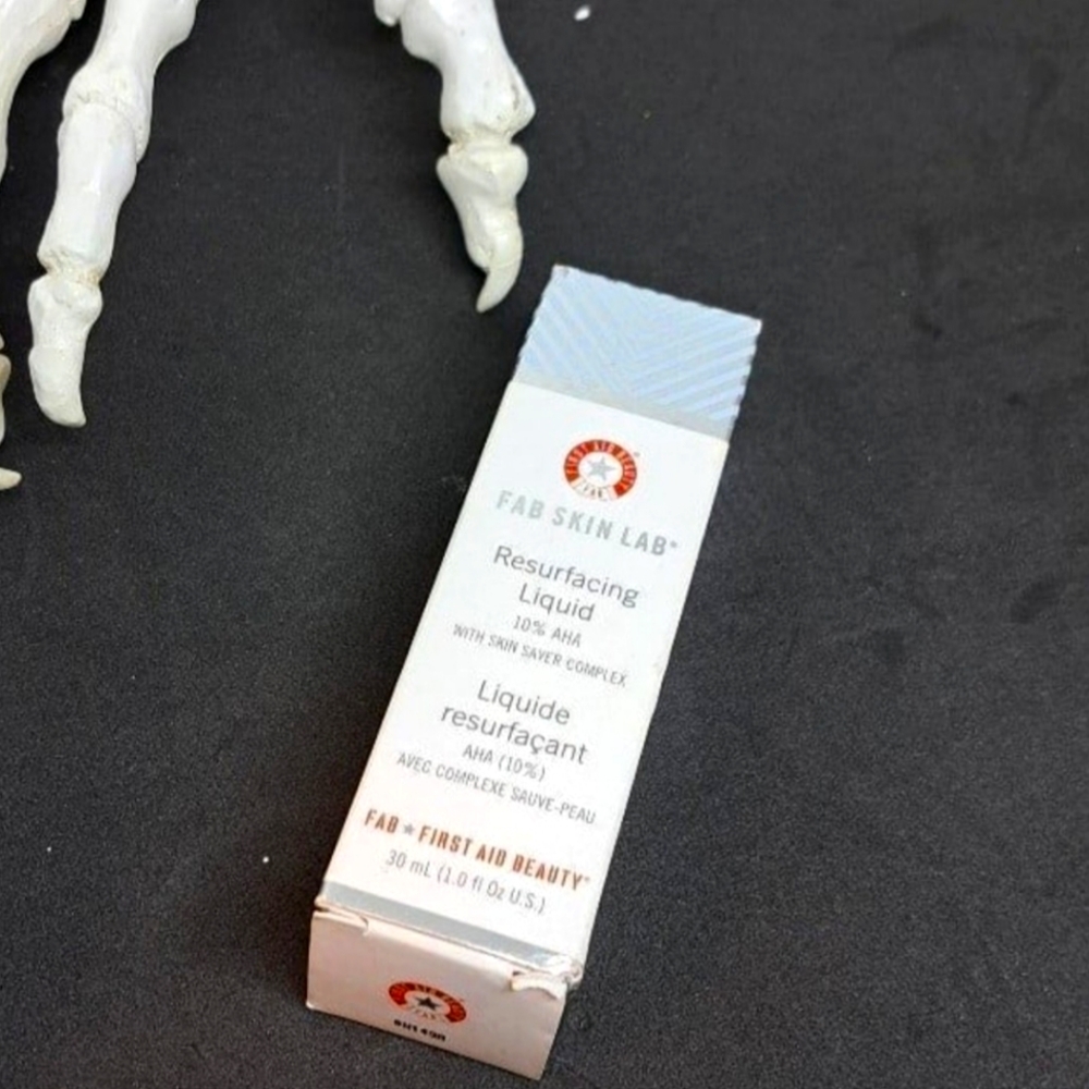 FIRST AID BEAUTY FAB SKIN LABRESURFACING LIQUID